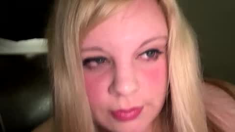 Snapshot of sweetlisa92 chatting on April 13, 6:02 pm Lisa online show from April 13, 6:02 pm