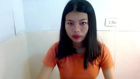 Snapshot of sweetlovely_68 chatting on February 10, 11:42 pm sweetlovely_68 online show from February 10, 11:42 pm
