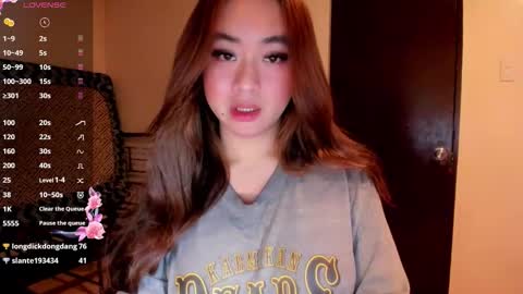 Snapshot of sweetlovepinay04 chatting on June 5, 6:52 am Zoe online show from June 5, 6:52 am