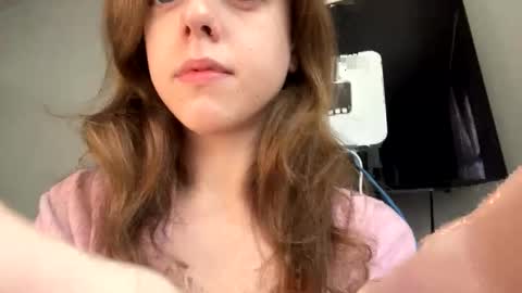 Snapshot of sweetmarie223 chatting on April 11, 1:26 pm sweetmarie223 online show from April 11, 1:26 pm