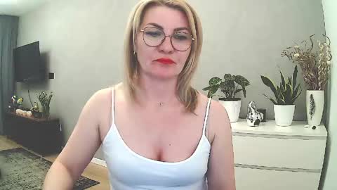 Snapshot of sweetmarthaaa chatting on April 28, 3:06 pm sweetmarthaaa online show from April 28, 3:06 pm