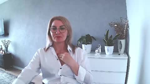 Snapshot of sweetmarthaaa chatting on May 14, 12:23 pm sweetmarthaaa online show from May 14, 12:23 pm