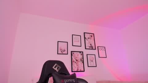 instagram melisabahamon  online show from February 6, 9:17 pm