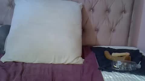 sweetmellowx1 online show from March 1, 7:04 pm