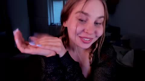 Snapshot of sweetmila1 chatting on February 20, 2:46 pm Mila online show from February 20, 2:46 pm