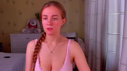 Snapshot of sweetmilkis chatting on October 21, 8:59 am Swetmilkis online show from October 21, 8:59 am