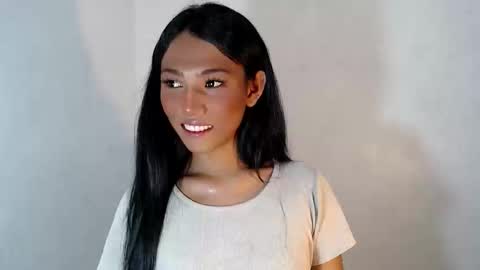 Snapshot of sweetmorena_xox chatting on October 18, 11:44 am Nia online show from October 18, 11:44 am