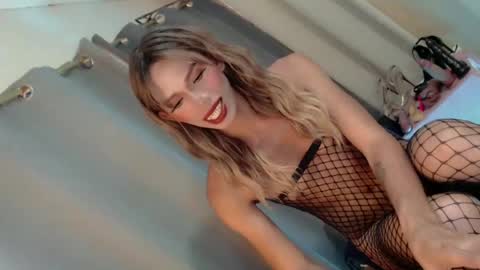 sweetnaughty_mia online show from July 12, 8:16 am