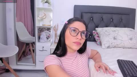 sweetnicky1 online show from December 4, 9:34 pm