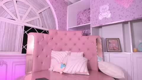 Snapshot of sweetobsession__ chatting on June 14, 2:24 am Valen online show from June 14, 2:24 am