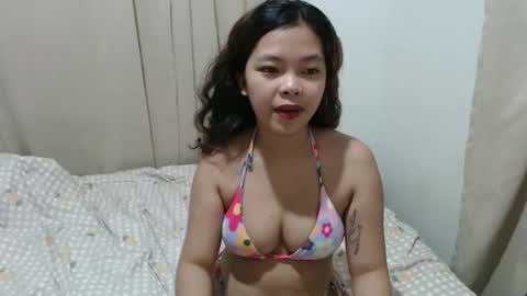 Snapshot of sweetpetitedates chatting on February 1, 8:07 pm Agathababes online show from February 1, 8:07 pm