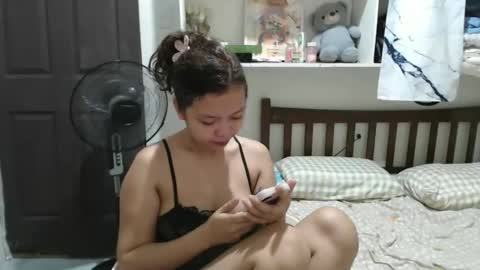 Snapshot of sweetpetitedates chatting on March 26, 8:42 am Agathababes online show from March 26, 8:42 am