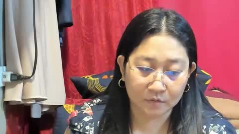 Snapshot of sweetpilipina88 chatting on May 15, 7:04 am MIA online show from May 15, 7:04 am