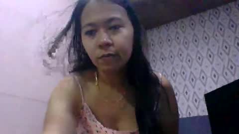 Snapshot of sweetpinnay chatting on April 25, 9:56 am sweetpinnay online show from April 25, 9:56 am