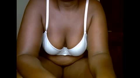 Snapshot of sweetrenne chatting on March 11, 12:33 am sweetrenne online show from March 11, 12:33 am