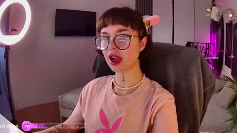 Snapshot of sweetriso chatting on June 8, 8:20 pm Alice online show from June 8, 8:20 pm