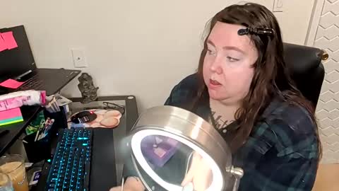 Snapshot of sweetsapphics chatting on November 5, 10:04 am ruby and scarlet online show from November 5, 10:04 am