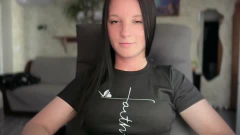 Snapshot of sweetshy99 chatting on June 27, 1:50 pm Sweet Shy online show from June 27, 1:50 pm