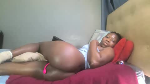 Snapshot of sweetslenderxx chatting on May 12, 8:55 am sweetslenderxx online show from May 12, 8:55 am