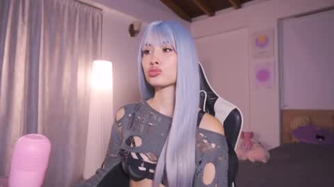 Cat independent model  online show from October 2, 2:29 am