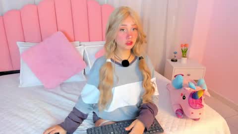 Snapshot of sweett_fire chatting on April 15, 5:42 pm sweett_fire online show from April 15, 5:42 pm