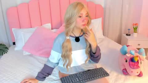 Snapshot of sweett_fire chatting on April 15, 7:58 pm sweett_fire online show from April 15, 7:58 pm