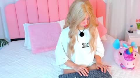 Snapshot of sweett_fire chatting on April 18, 5:39 pm sweett_fire online show from April 18, 5:39 pm