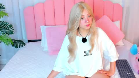 Snapshot of sweett_fire chatting on April 18, 7:07 pm sweett_fire online show from April 18, 7:07 pm