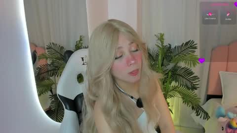 Snapshot of sweett_fire chatting on May 6, 5:40 pm sweett_fire online show from May 6, 5:40 pm
