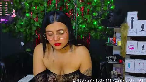 Snapshot of sweett_mollyy chatting on February 13, 11:23 pm Molly - INDEPENDENT MODEL online show from February 13, 11:23 pm