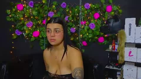 Snapshot of sweett_mollyy chatting on June 26, 11:31 pm Molly - INDEPENDENT MODEL online show from June 26, 11:31 pm