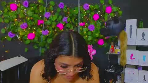 Snapshot of sweett_mollyy chatting on July 23, 9:35 pm Molly - INDEPENDENT MODEL online show from July 23, 9:35 pm
