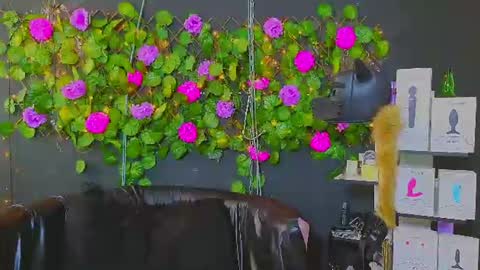 Snapshot of sweett_mollyy chatting on July 28, 6:20 pm Molly - INDEPENDENT MODEL online show from July 28, 6:20 pm