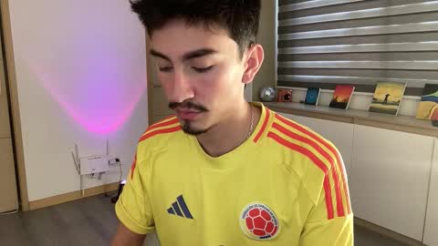 Snapshot of sweettaaron chatting on November 25, 6:19 pm Andy online show from November 25, 6:19 pm