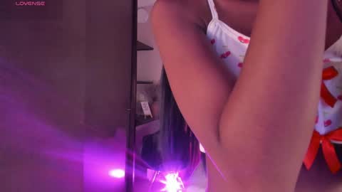 sweetviolet___ online show from June 1, 12:07 pm