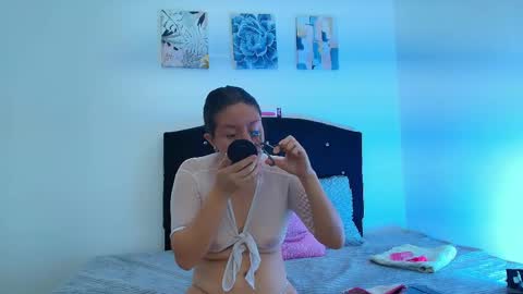 Mia online show from May 11, 11:38 am