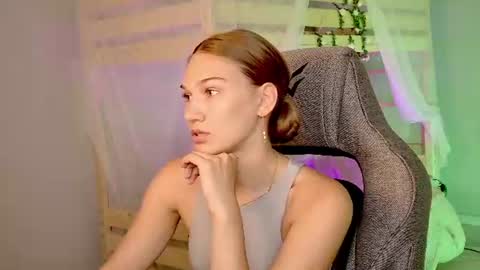 Snapshot of sweety_emilya chatting on July 14, 8:19 am Emily online show from July 14, 8:19 am