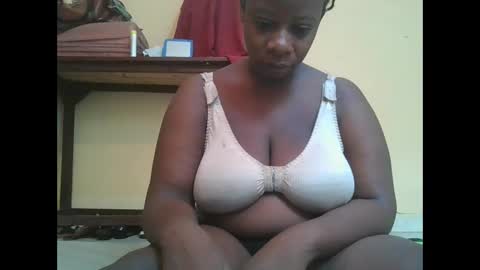 sweetyass25 online show from April 13, 5:13 am