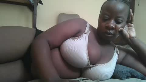 sweetyass25 online show from May 28, 6:43 am