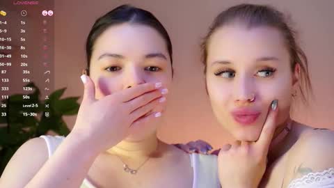 Snapshot of sweetyoops chatting on February 19, 7:26 am Astrid online show from February 19, 7:26 am