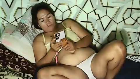 Sweetyummygirl online show from February 19, 12:25 am