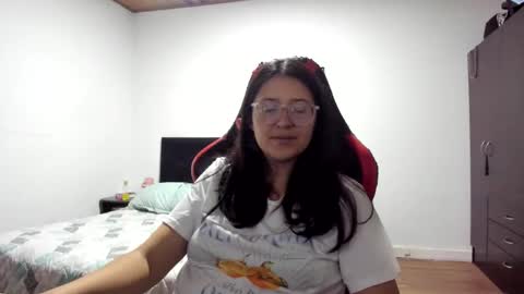 sweetyypeach online show from December 7, 3:36 am