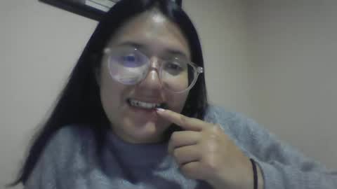 sweetyypeach online show from December 9, 3:50 am