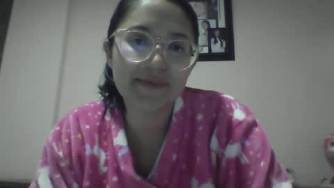 sweetyypeach online show from December 21, 3:36 am