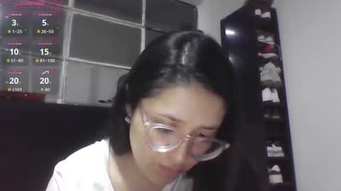 sweetyypeach online show from September 19, 3:41 am