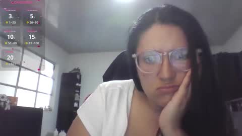 sweetyypeach online show from October 24, 8:49 pm