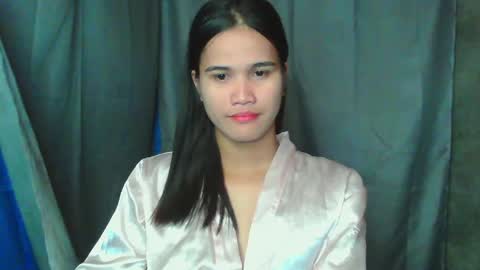 Snapshot of swettie_rhea chatting on April 19, 1:32 pm Rhea online show from April 19, 1:32 pm