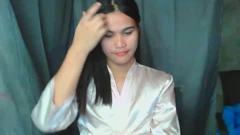 Snapshot of swettie_rhea chatting on April 19, 6:10 pm Rhea online show from April 19, 6:10 pm