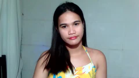 Snapshot of swettie_rhea chatting on May 6, 2:22 pm Rhea online show from May 6, 2:22 pm