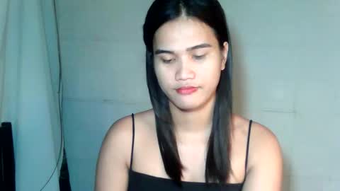 Snapshot of swettie_rhea chatting on May 18, 2:34 pm Rhea online show from May 18, 2:34 pm